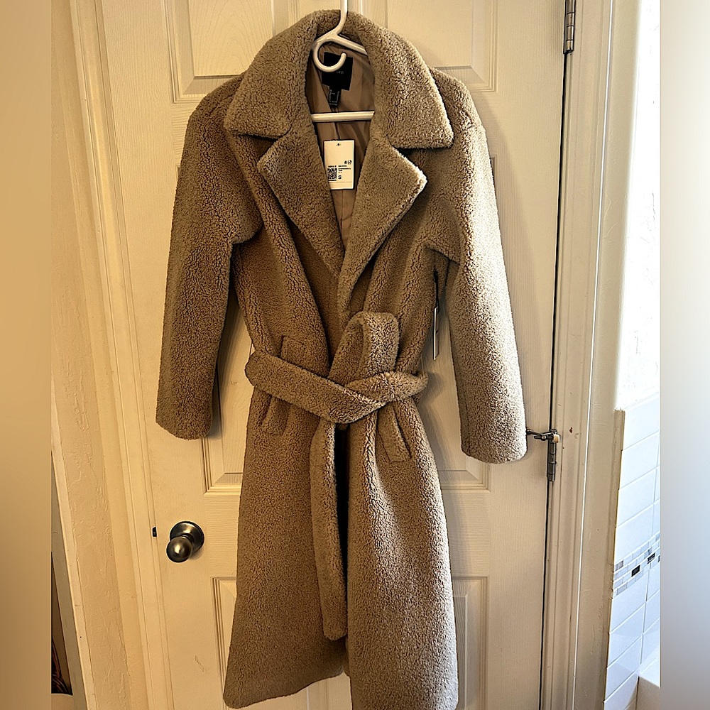 Brand new Forever 21 Belted Sherpa coat. Size S
